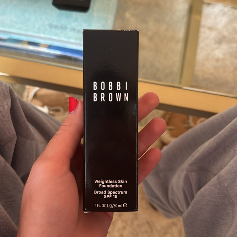 Bobbi Brown Weightless Skin Foundation - Picture 6 of 7